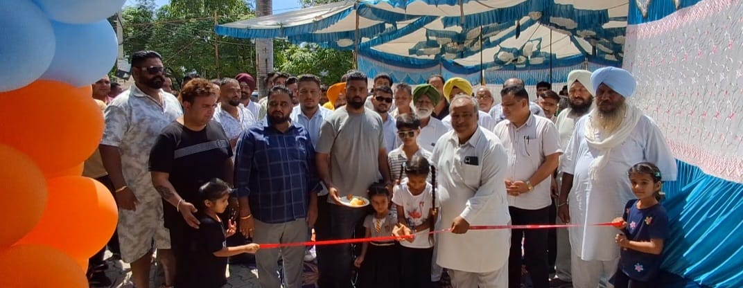 Providing clean and good food to the people of the area is our main objective: Harpreet, Pankaj